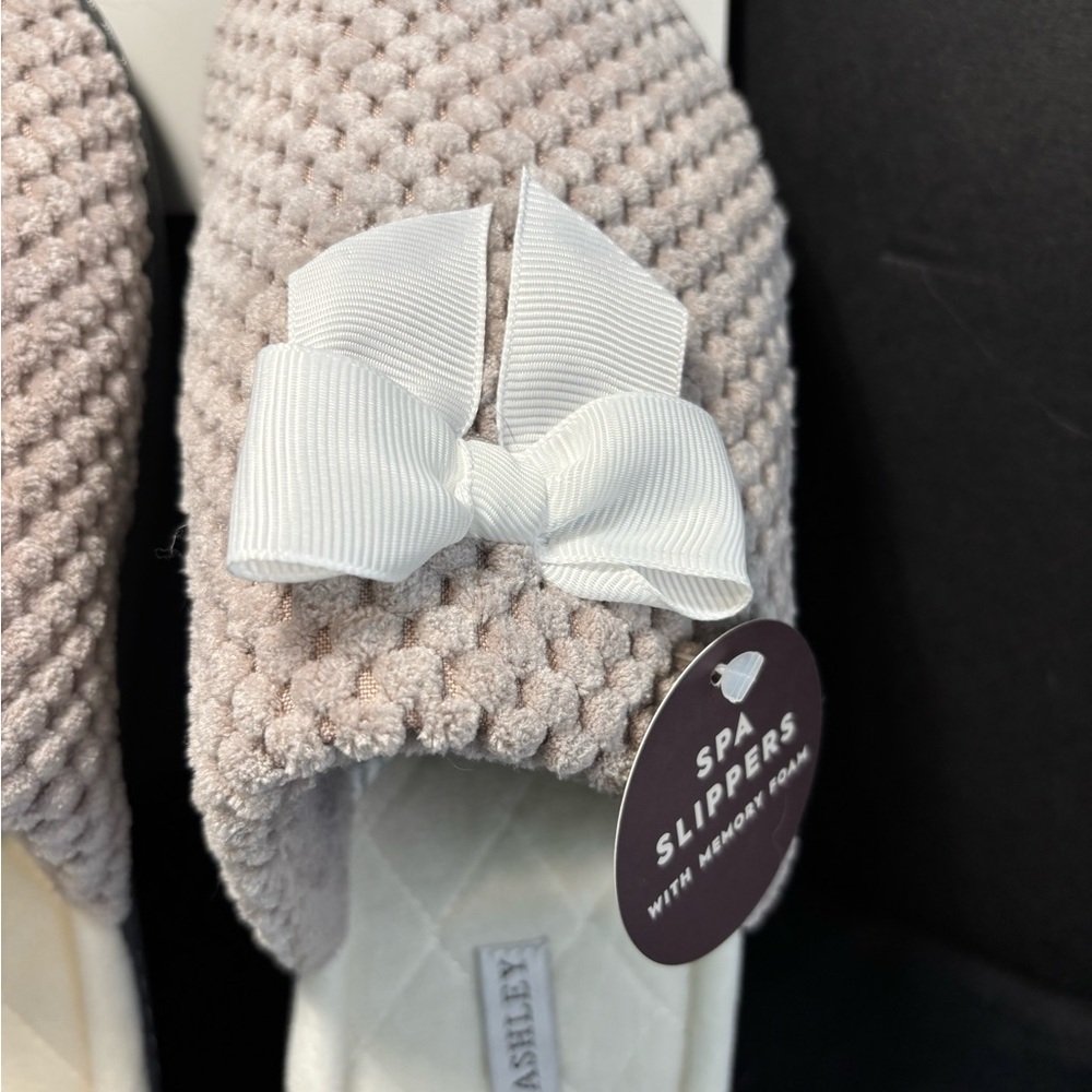 L Ashley Cream Slippers, Textured Knit Bow - Picture 3 of 9